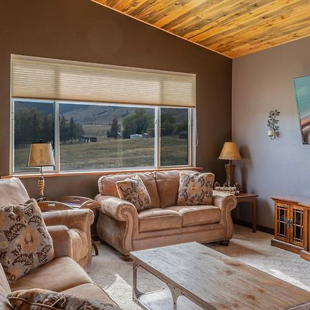 Bison Lodge - Lg Home - 2 Bedrooms - Less Than 5 Miles To Yellowstone North Entrance, Sleeps Up To 8 Gardiner Bagian luar foto