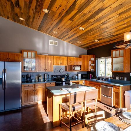 Bison Lodge - Lg Home - 2 Bedrooms - Less Than 5 Miles To Yellowstone North Entrance, Sleeps Up To 8 Gardiner Bagian luar foto