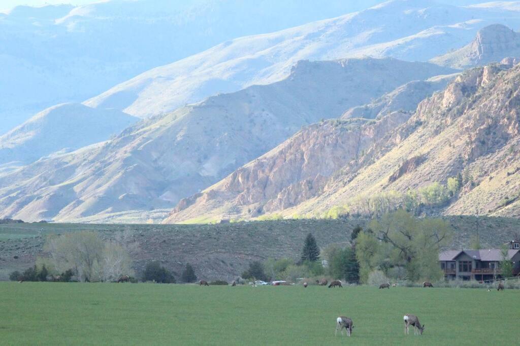 Bison Lodge - Lg Home - 2 Bedrooms - Less Than 5 Miles To Yellowstone North Entrance, Sleeps Up To 8 Gardiner Bagian luar foto