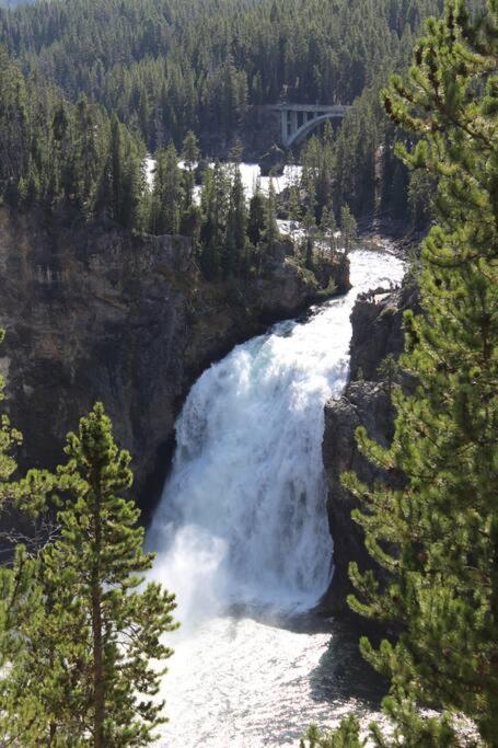 Bison Lodge - Lg Home - 2 Bedrooms - Less Than 5 Miles To Yellowstone North Entrance, Sleeps Up To 8 Gardiner Bagian luar foto