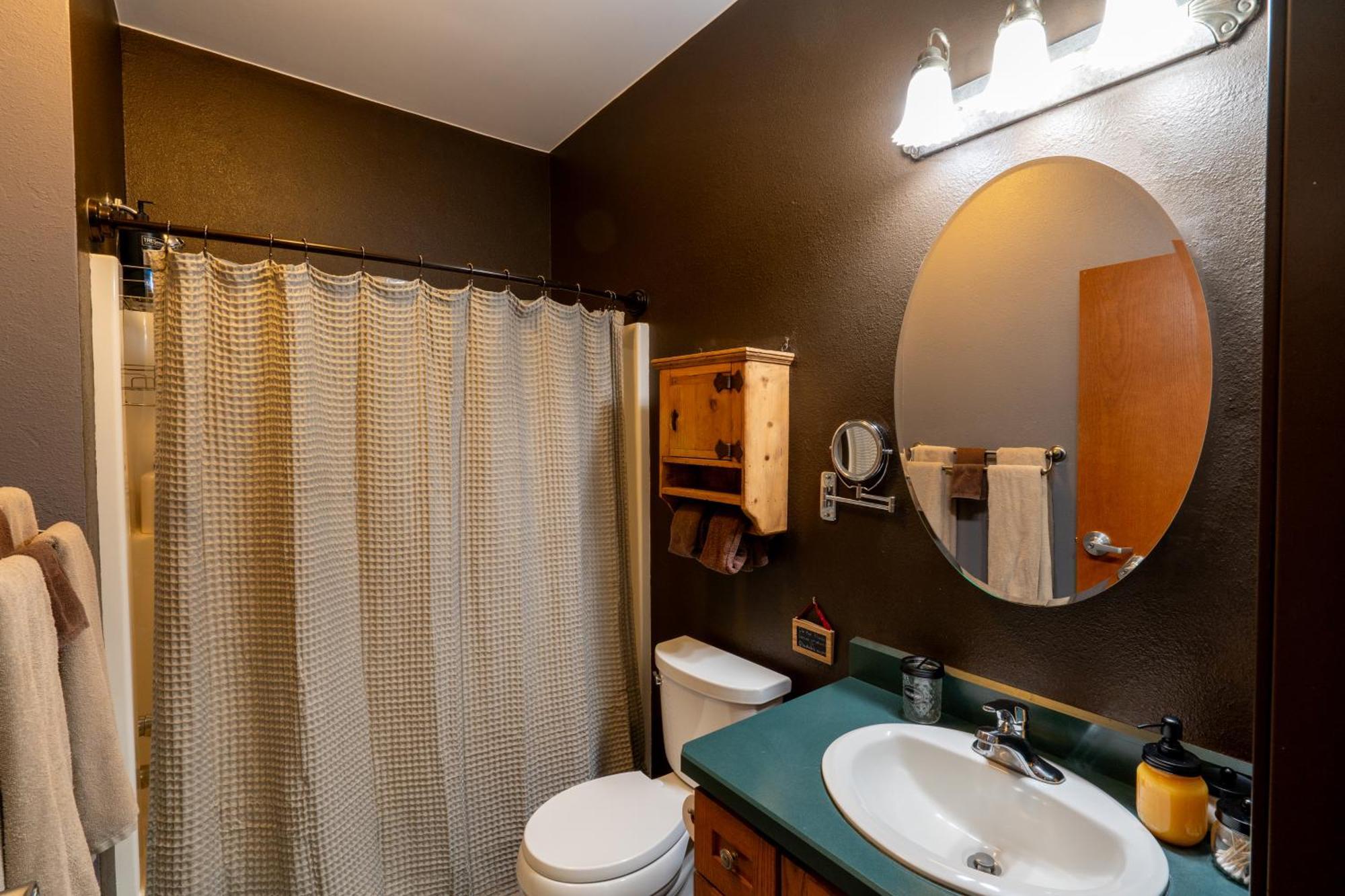 Bison Lodge - Lg Home - 2 Bedrooms - Less Than 5 Miles To Yellowstone North Entrance, Sleeps Up To 8 Gardiner Bagian luar foto