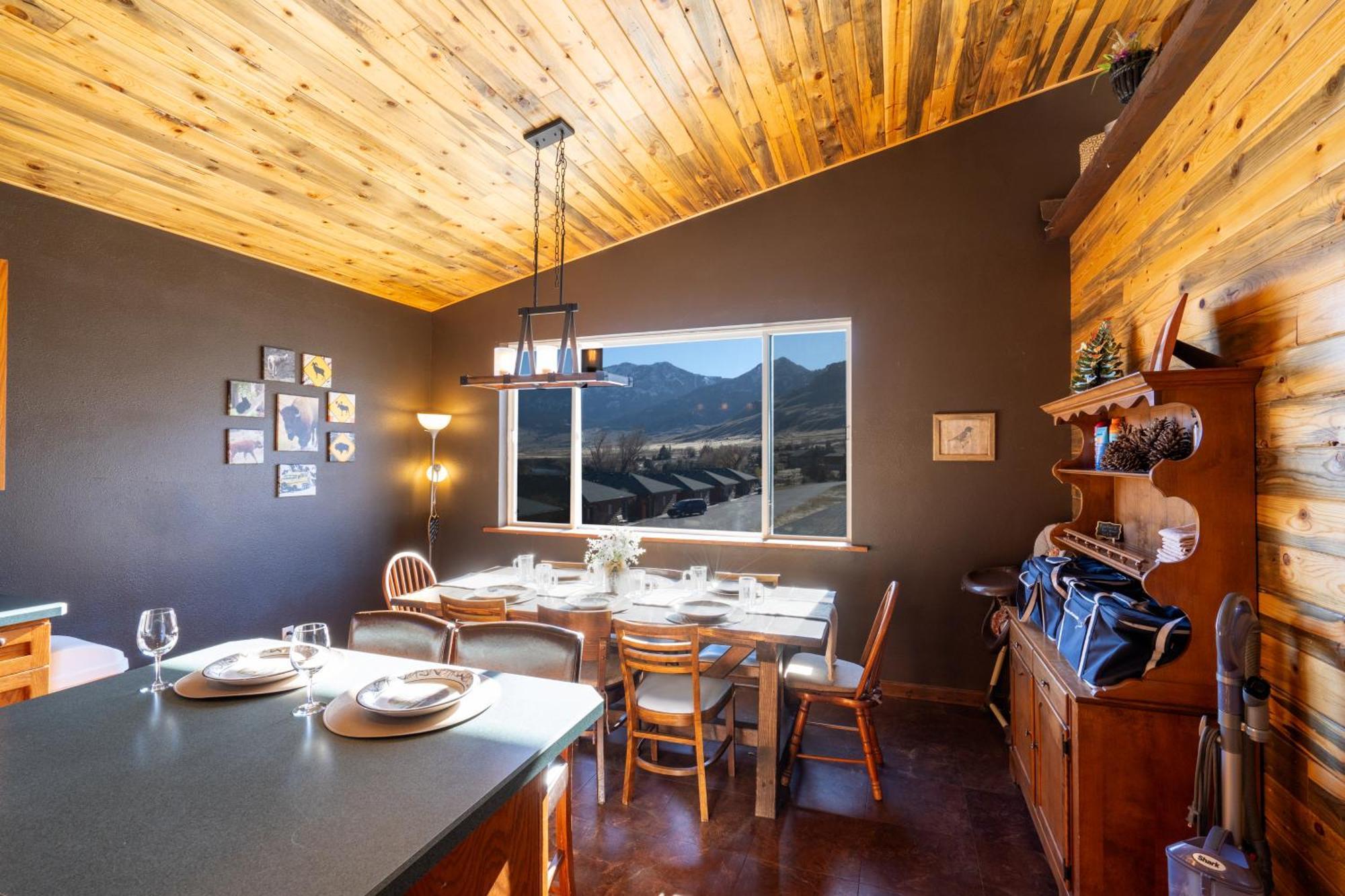 Bison Lodge - Lg Home - 2 Bedrooms - Less Than 5 Miles To Yellowstone North Entrance, Sleeps Up To 8 Gardiner Bagian luar foto