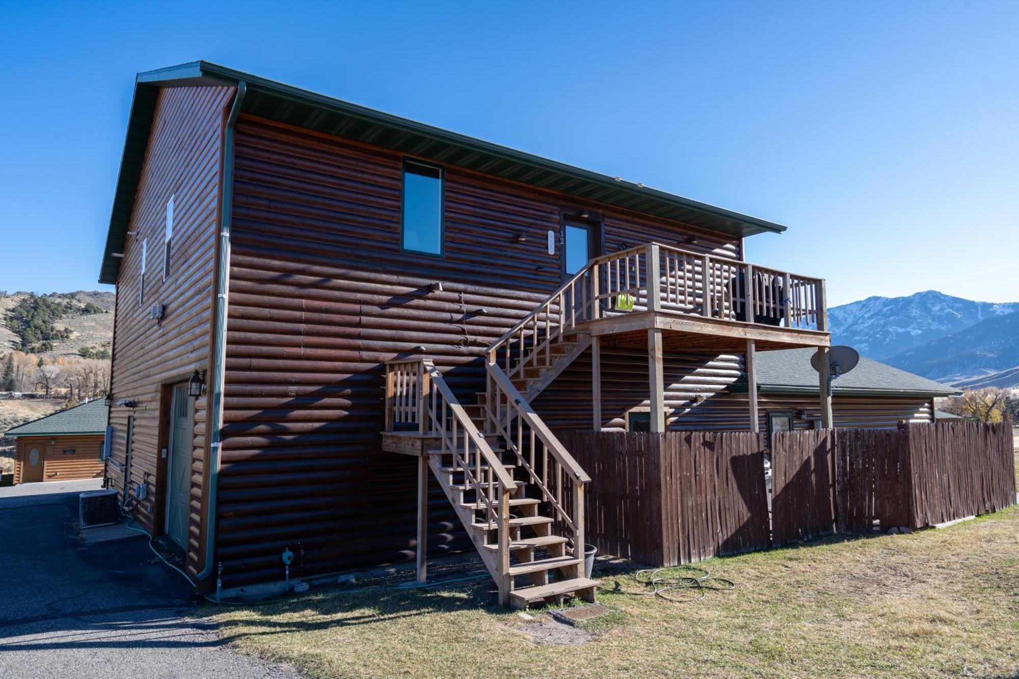 Bison Lodge - Lg Home - 2 Bedrooms - Less Than 5 Miles To Yellowstone North Entrance, Sleeps Up To 8 Gardiner Bagian luar foto