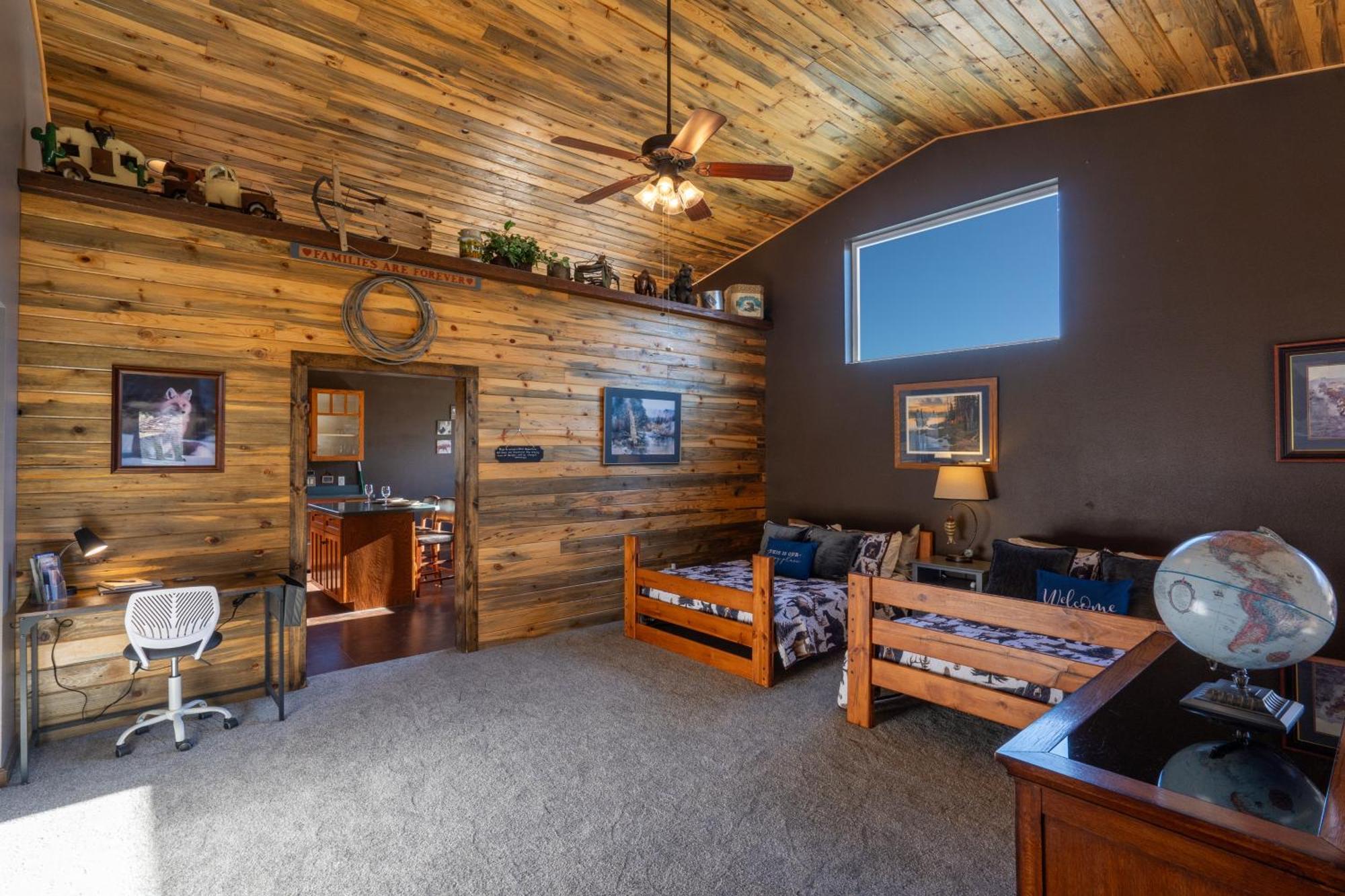 Bison Lodge - Lg Home - 2 Bedrooms - Less Than 5 Miles To Yellowstone North Entrance, Sleeps Up To 8 Gardiner Bagian luar foto