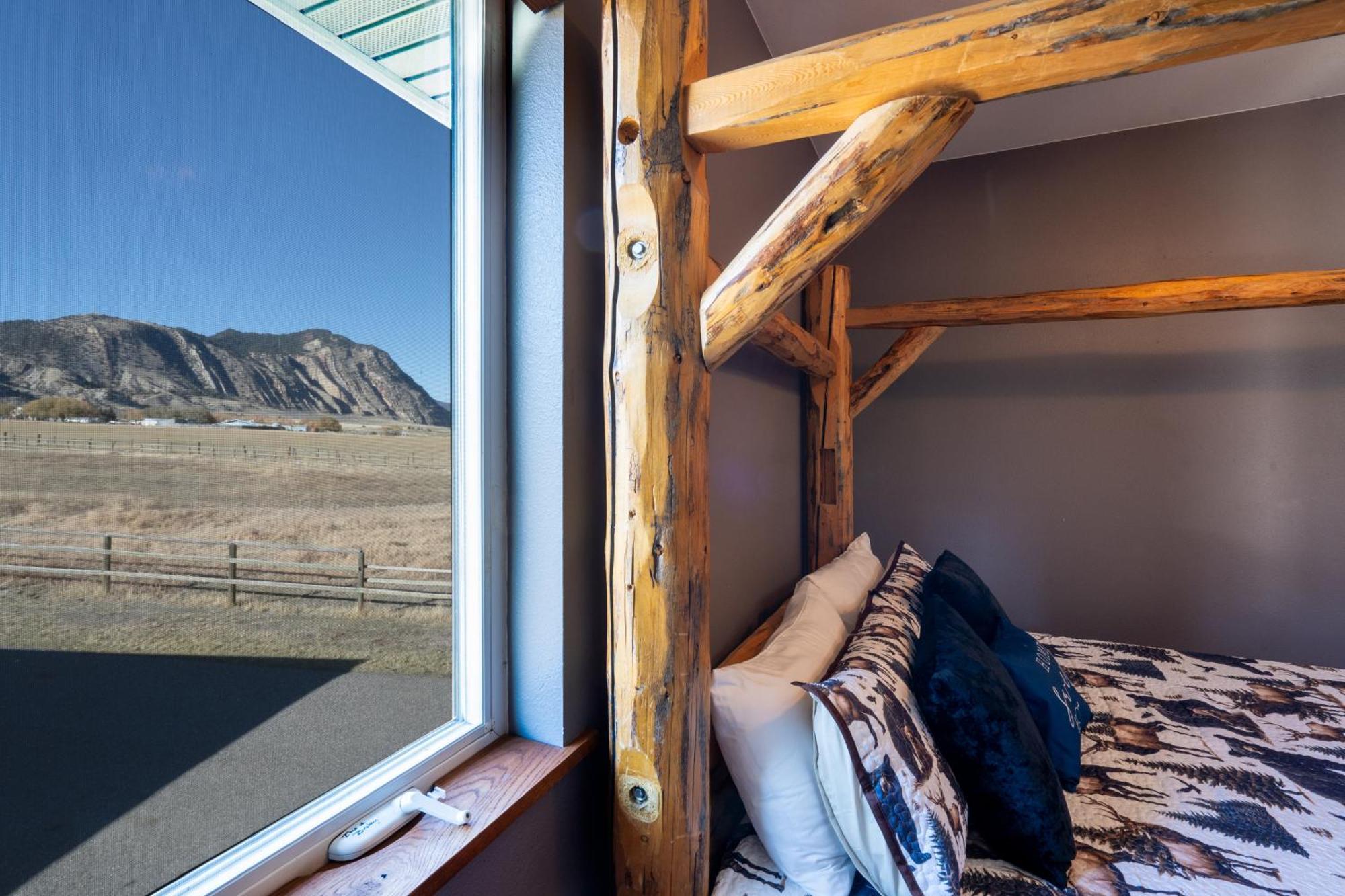 Bison Lodge - Lg Home - 2 Bedrooms - Less Than 5 Miles To Yellowstone North Entrance, Sleeps Up To 8 Gardiner Bagian luar foto