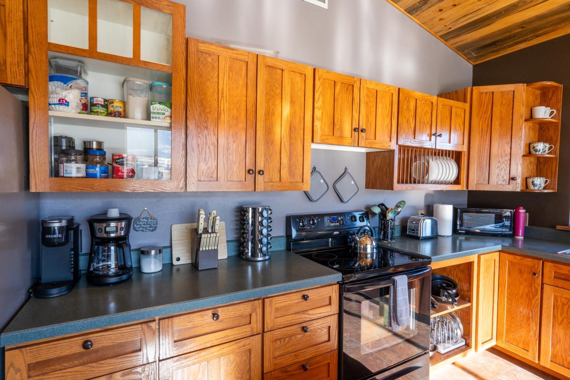 Bison Lodge - Lg Home - 2 Bedrooms - Less Than 5 Miles To Yellowstone North Entrance, Sleeps Up To 8 Gardiner Bagian luar foto
