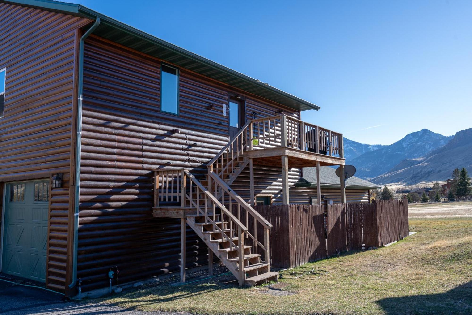 Bison Lodge - Lg Home - 2 Bedrooms - Less Than 5 Miles To Yellowstone North Entrance, Sleeps Up To 8 Gardiner Bagian luar foto