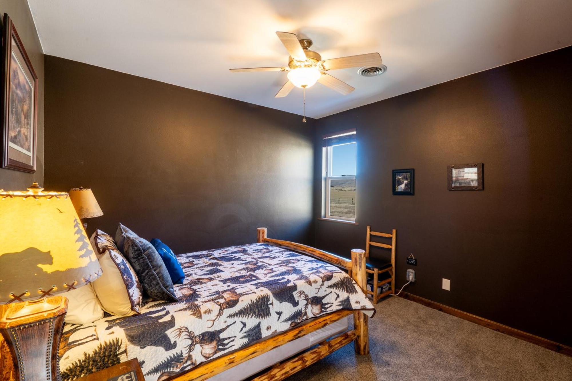 Bison Lodge - Lg Home - 2 Bedrooms - Less Than 5 Miles To Yellowstone North Entrance, Sleeps Up To 8 Gardiner Bagian luar foto