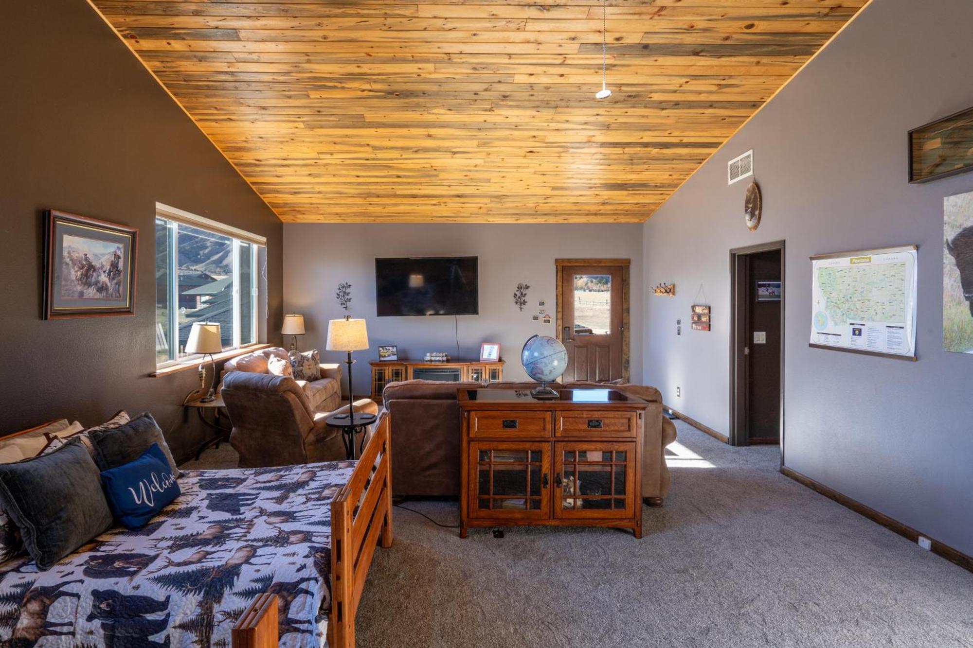 Bison Lodge - Lg Home - 2 Bedrooms - Less Than 5 Miles To Yellowstone North Entrance, Sleeps Up To 8 Gardiner Bagian luar foto