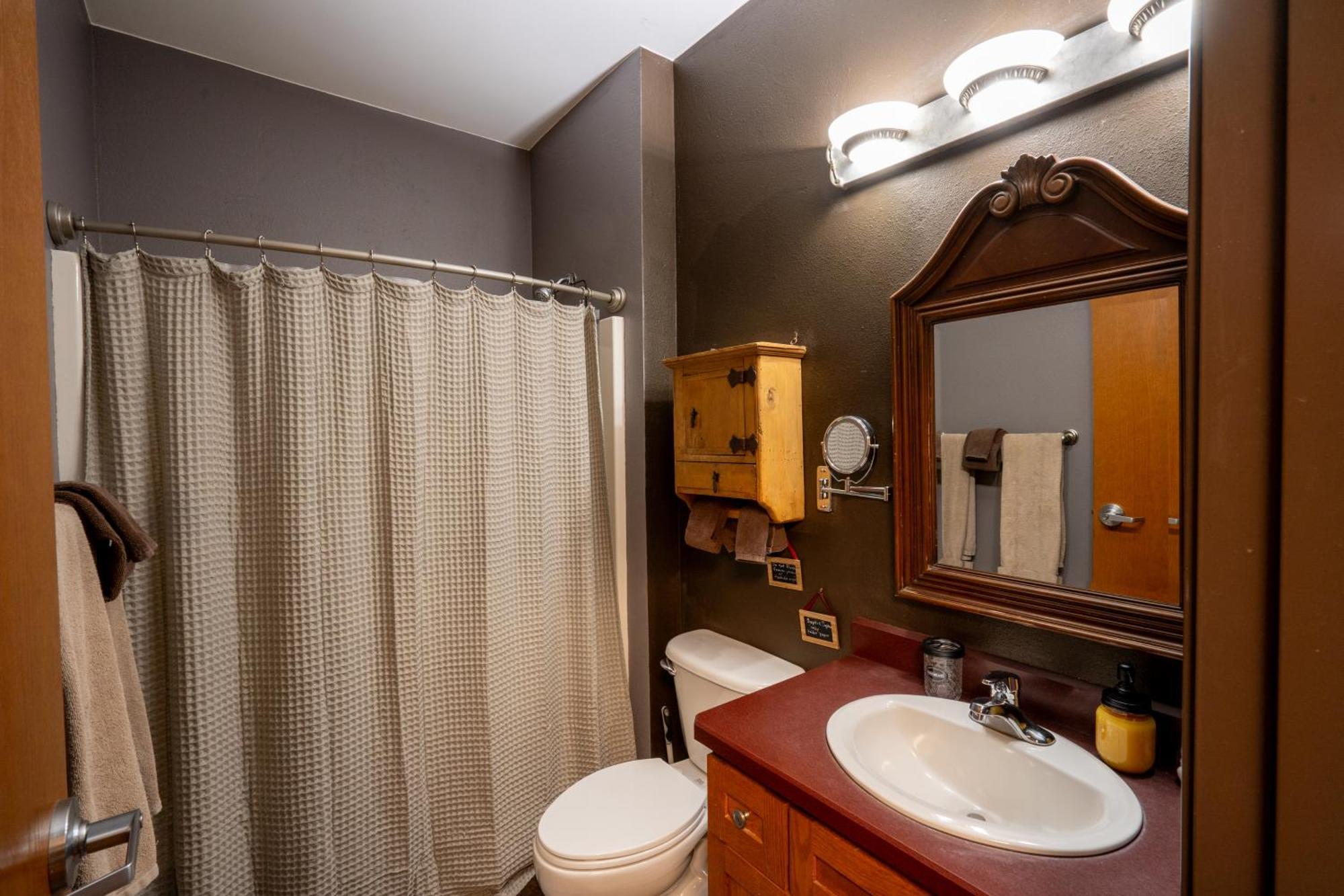 Bison Lodge - Lg Home - 2 Bedrooms - Less Than 5 Miles To Yellowstone North Entrance, Sleeps Up To 8 Gardiner Bagian luar foto