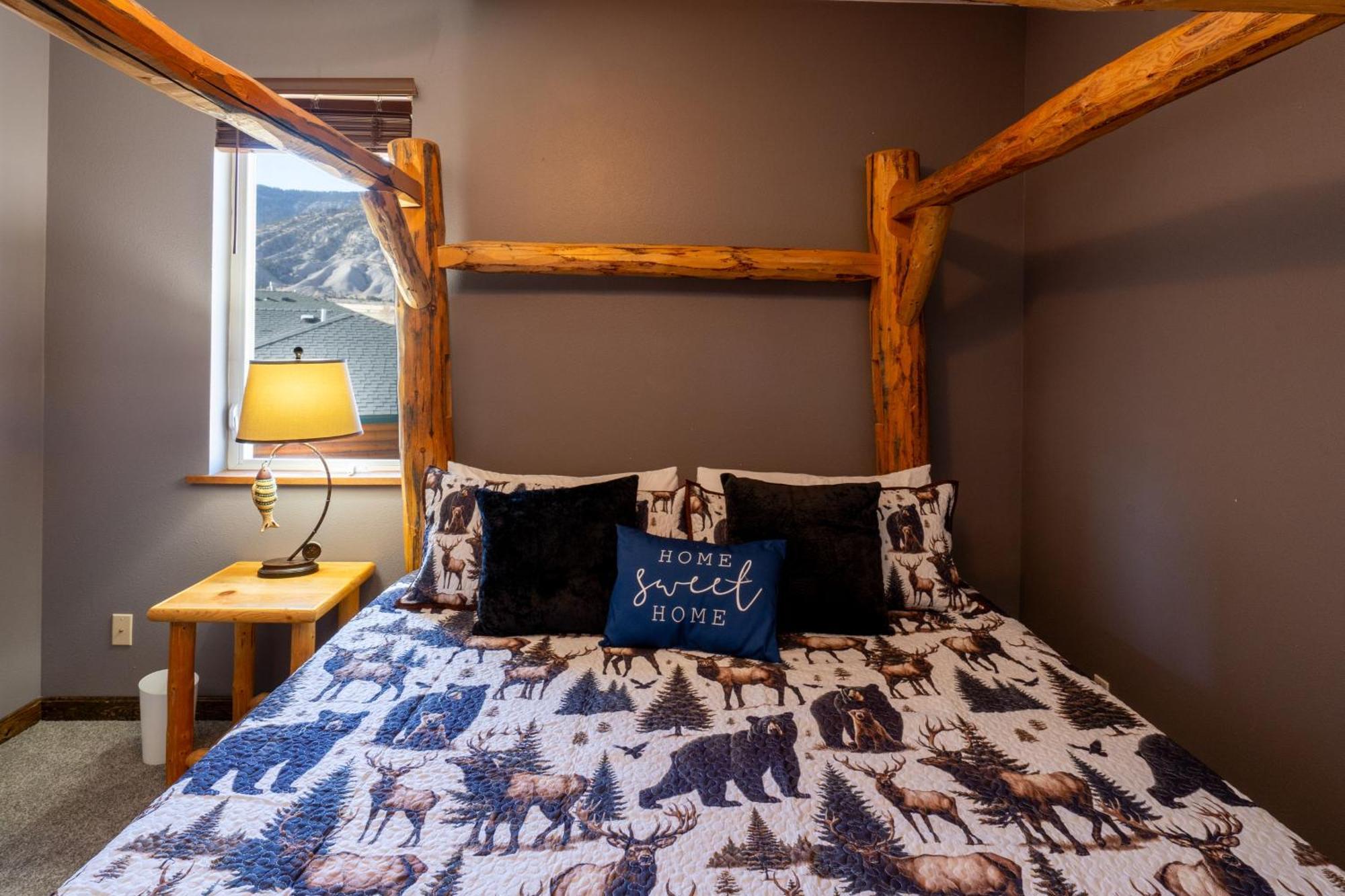 Bison Lodge - Lg Home - 2 Bedrooms - Less Than 5 Miles To Yellowstone North Entrance, Sleeps Up To 8 Gardiner Bagian luar foto