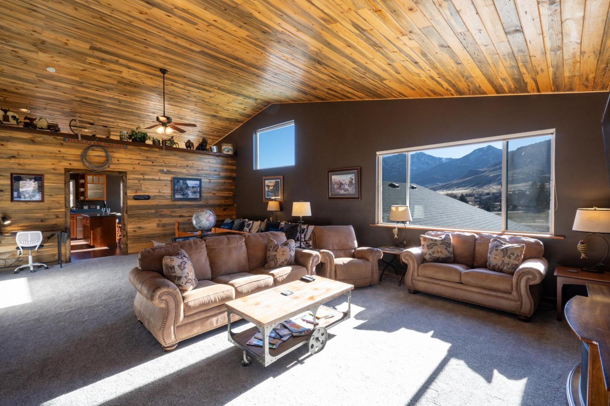 Bison Lodge - Lg Home - 2 Bedrooms - Less Than 5 Miles To Yellowstone North Entrance, Sleeps Up To 8 Gardiner Bagian luar foto