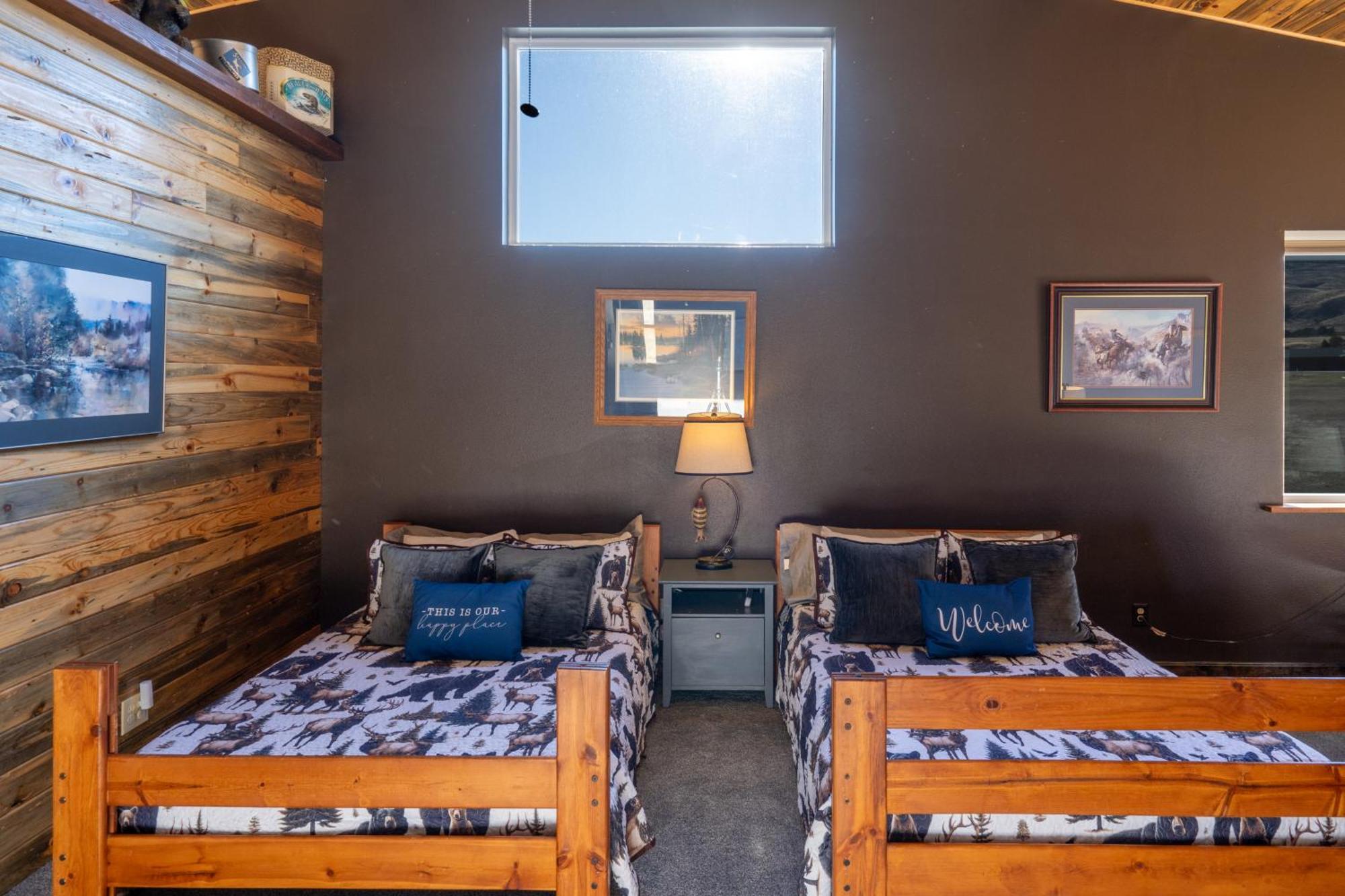 Bison Lodge - Lg Home - 2 Bedrooms - Less Than 5 Miles To Yellowstone North Entrance, Sleeps Up To 8 Gardiner Bagian luar foto