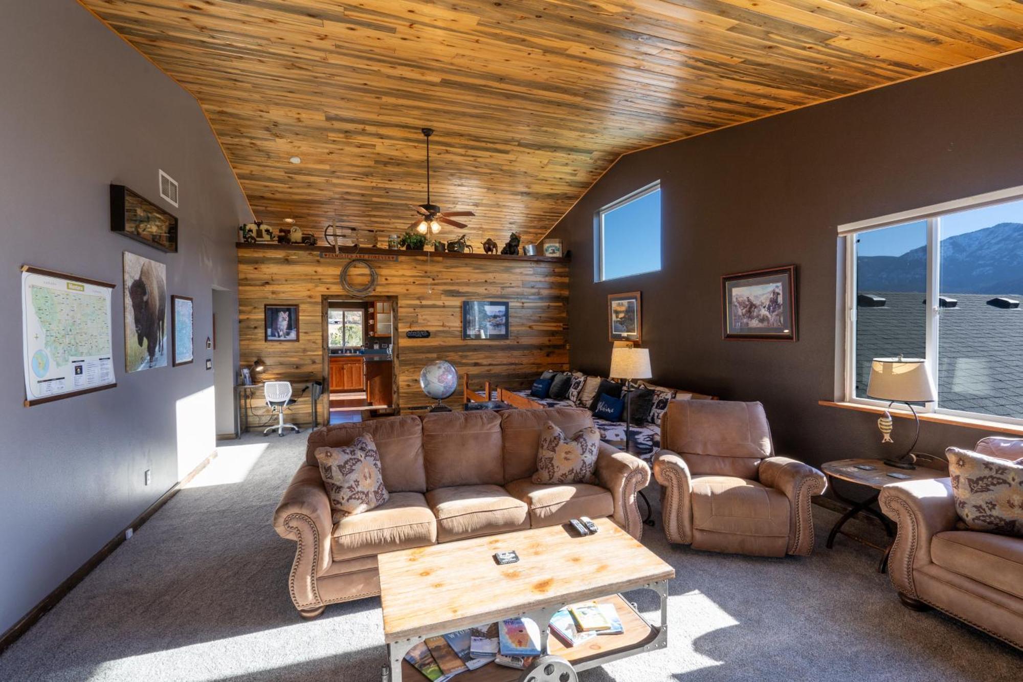 Bison Lodge - Lg Home - 2 Bedrooms - Less Than 5 Miles To Yellowstone North Entrance, Sleeps Up To 8 Gardiner Bagian luar foto